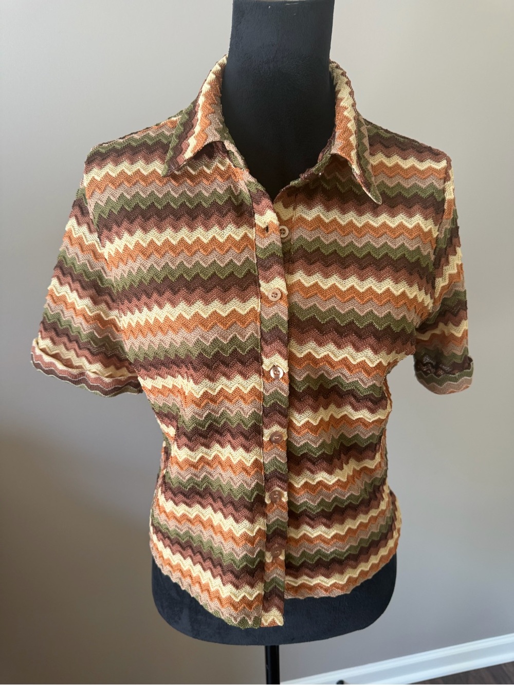 Lulumari Chevron Knit Button Cropped Top in Browns and Olive MED